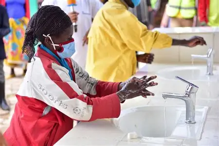 children washing hands